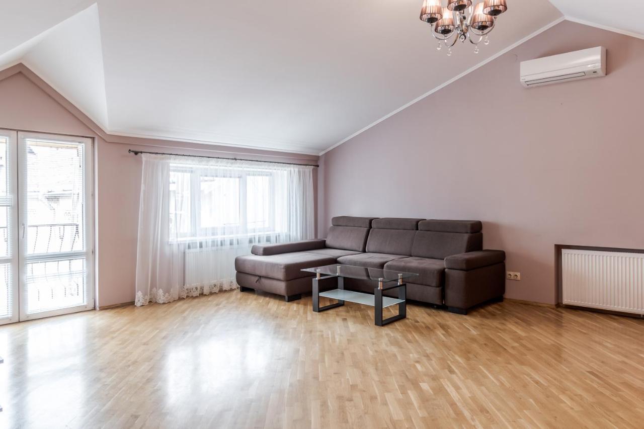 Grand Apartments On Rynok Square ลวีฟ ภายนอก รูปภาพ